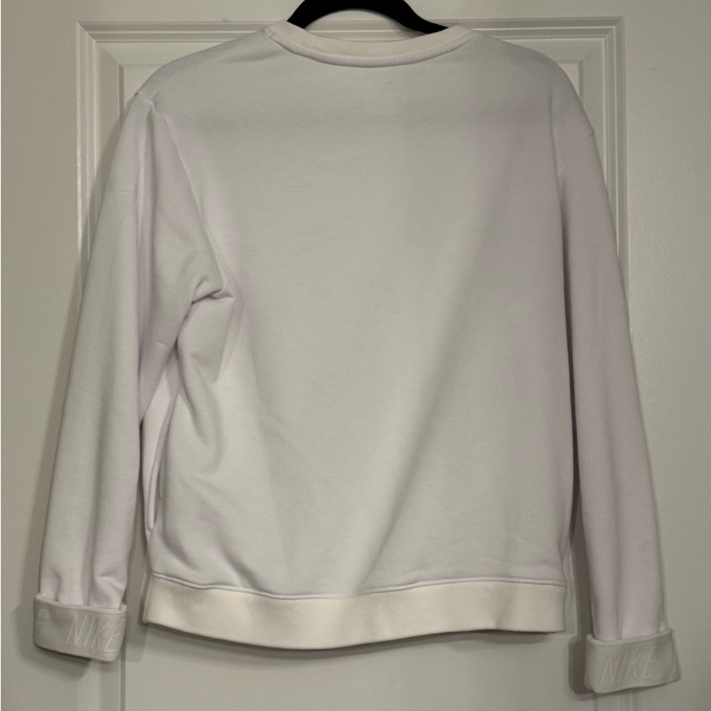 Nike Women's White Dri-FIT Therma Sphere Element Cropped Crewneck Sweatshirt - Picture 6 of 9